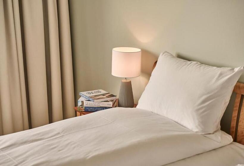 اتاق استاندارد, Sola Strand