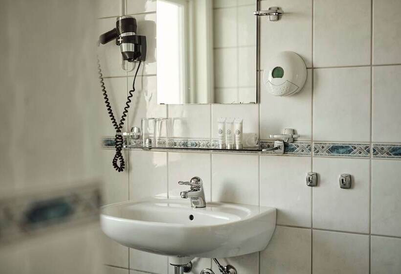 اتاق استاندارد با چشمانداز دریا, Sola Strand