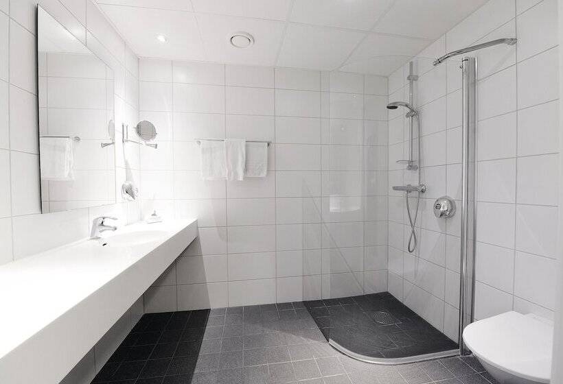 اتاق لوکس با چشمانداز دریا, Sola Strand