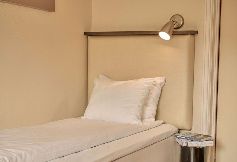 سوییت جونیور, Sola Strand