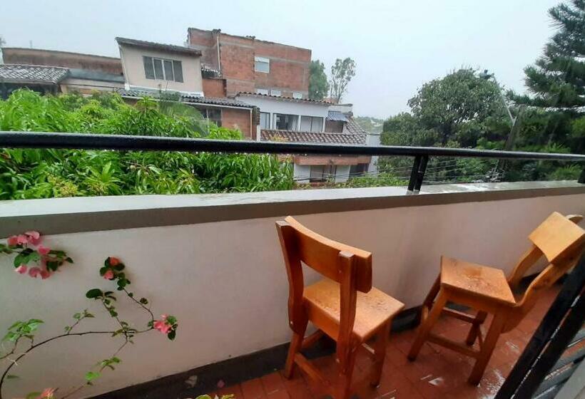 חדר דלוקס עם מרפסת, Poblado Guest House