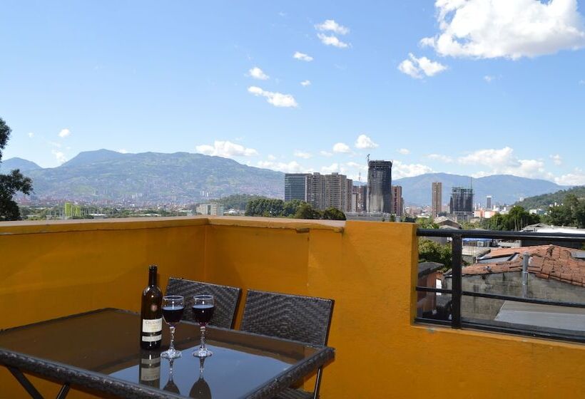 اتاق لوکس با بالکن, Poblado Guest House