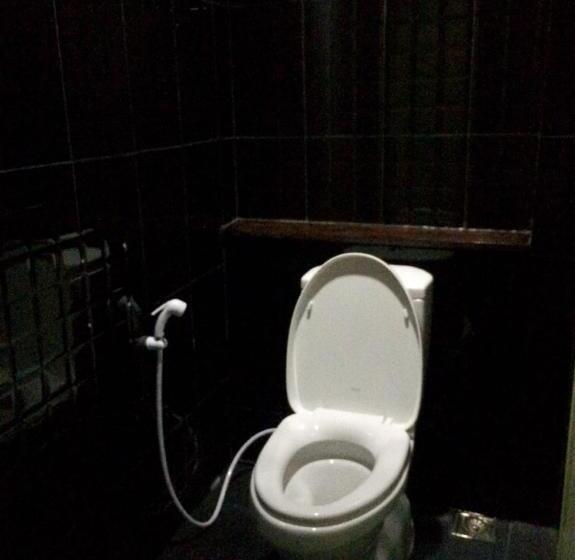 اتاق استاندارد یک تخته با سرویس بهداشتی مشترک, Sri Krungthep