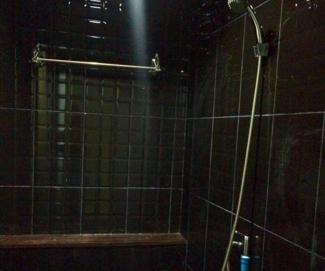 اتاق استاندارد یک تخته با سرویس بهداشتی مشترک, Sri Krungthep