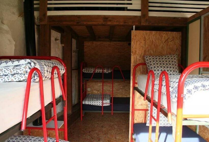 Кровать в Многоместном Номере с Общей Ванной, Albergue Les Xendes. Parque De Redes