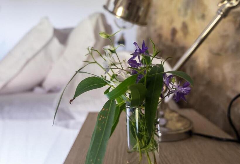 اتاق استاندارد با تخت بزرگ, Can Serrà 1786