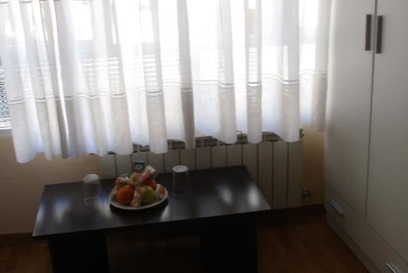 اتاق استاندارد سه نفره, Hostal Becares