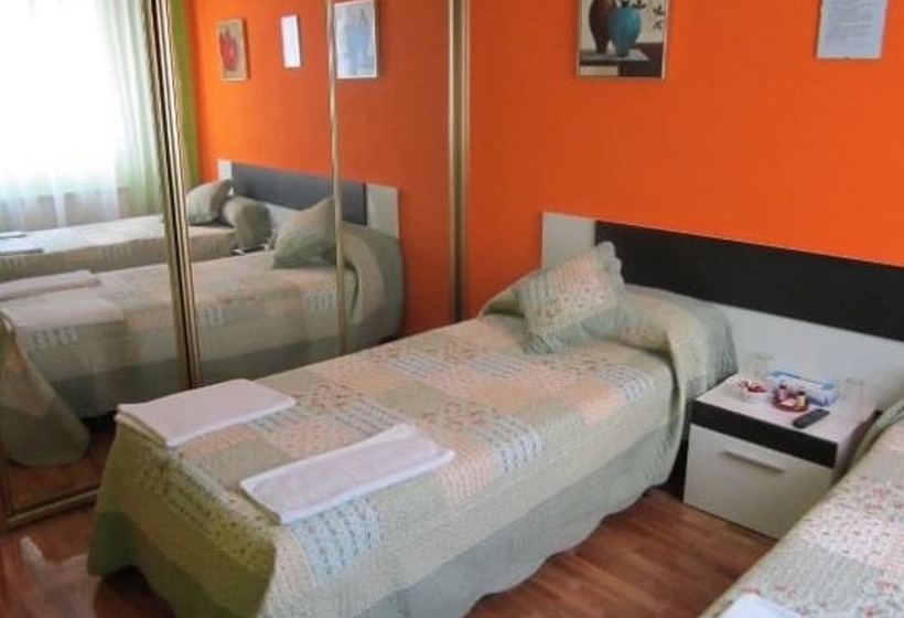 اتاق استاندارد سه نفره, Hostal Becares