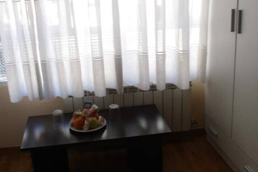 اتاق استاندارد یک نفره, Hostal Becares