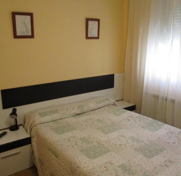 اتاق استاندارد یک نفره, Hostal Becares