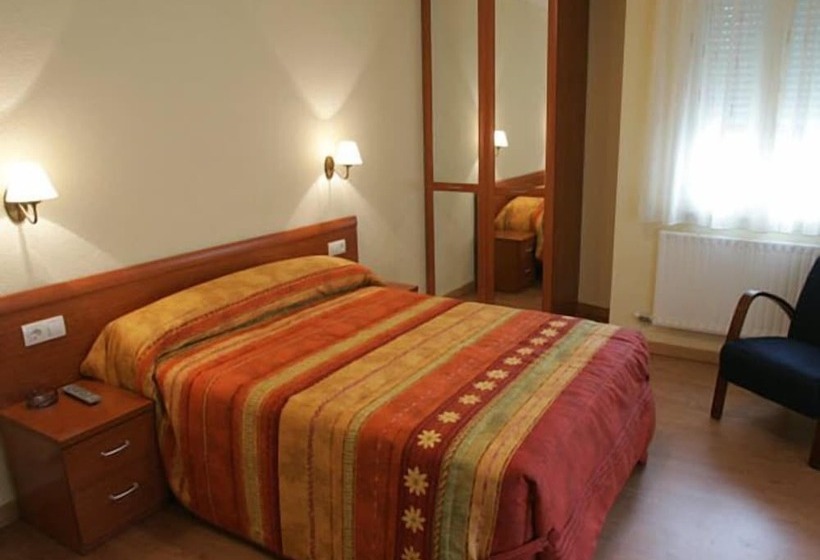 اتاق استاندارد, Hostal Hispanico Ii