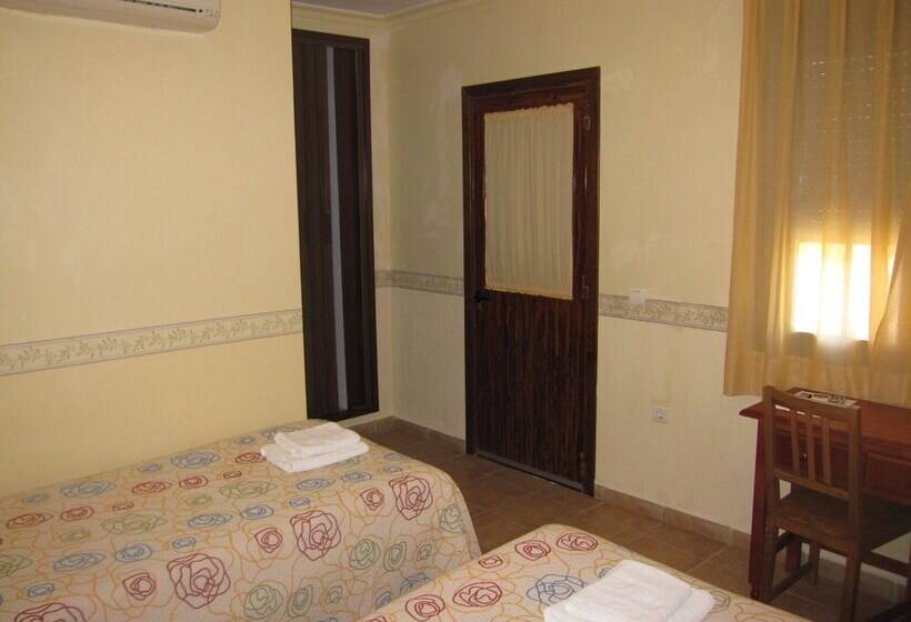 Трехместный Номер Базовый, Hostal Venta De Abajo