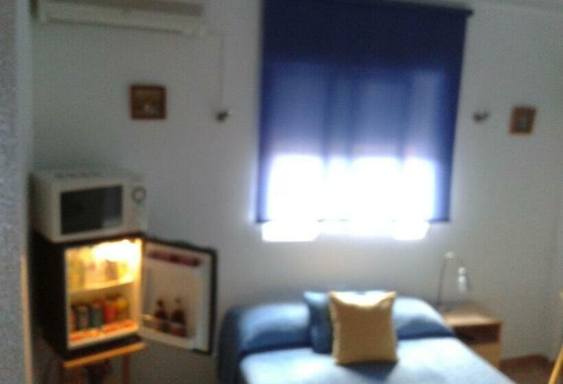 Номер Стандарт, Hostal Arneva Orihuela