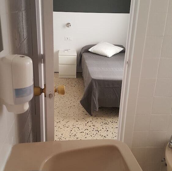 标准单人间, Hostal Can Joanet