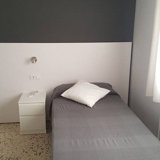 标准单人间, Hostal Can Joanet
