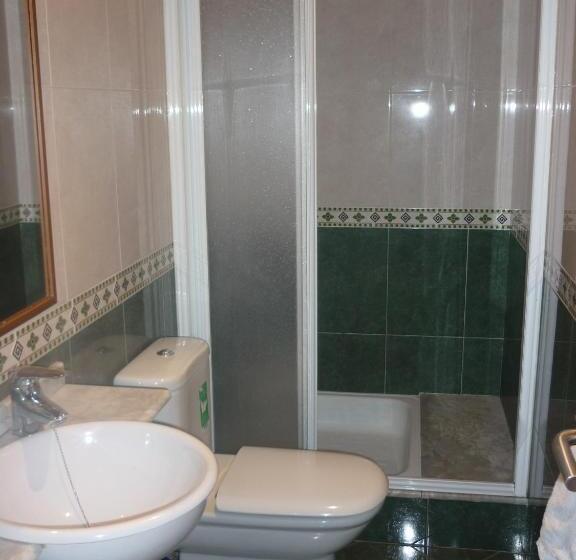 اتاق استاندارد سه تخته با بالکن, Pensión Risco