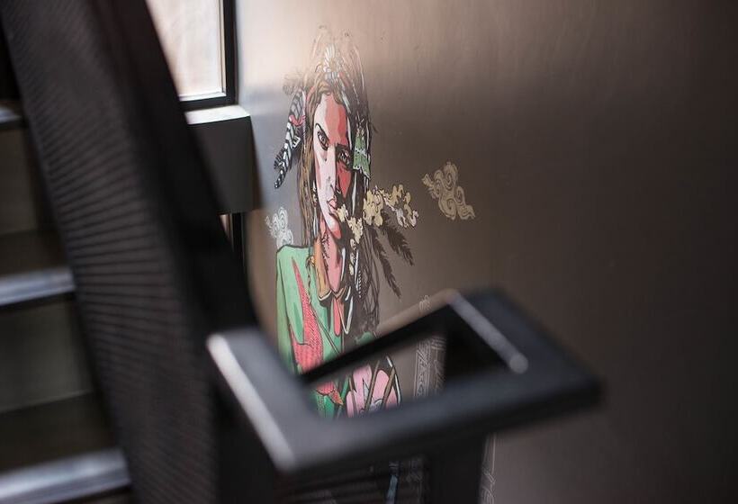 ルームシェアのワンベッド, Issara By D Hostel