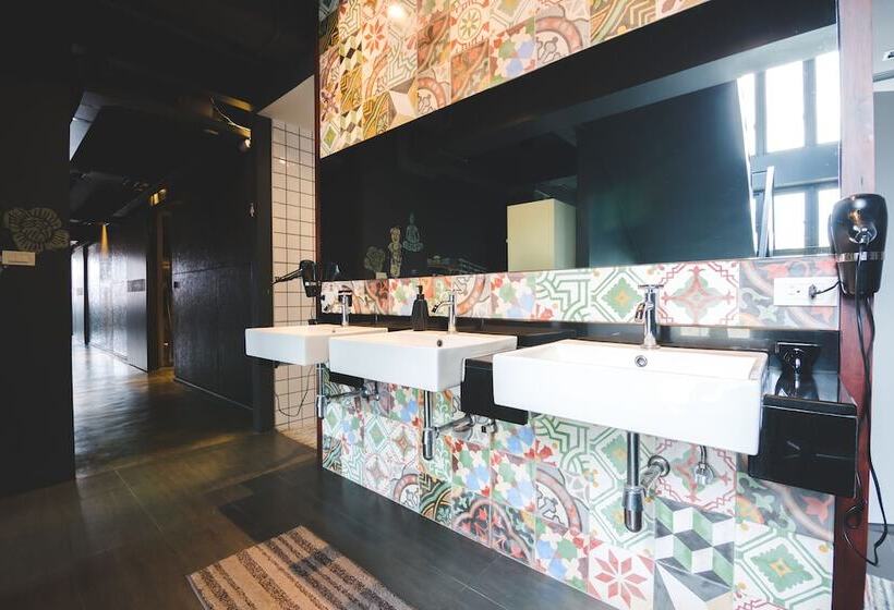 ルームシェアのワンベッド, Issara By D Hostel