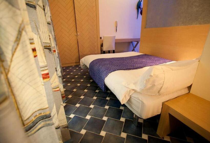 اتاق استاندارد چهار تخته, Richie Homestay