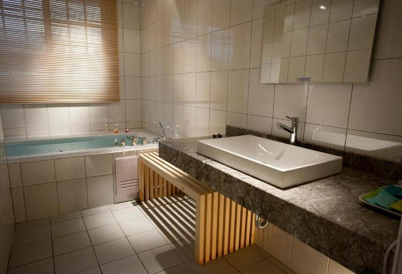 سوییت خانوادگی, Richie Homestay