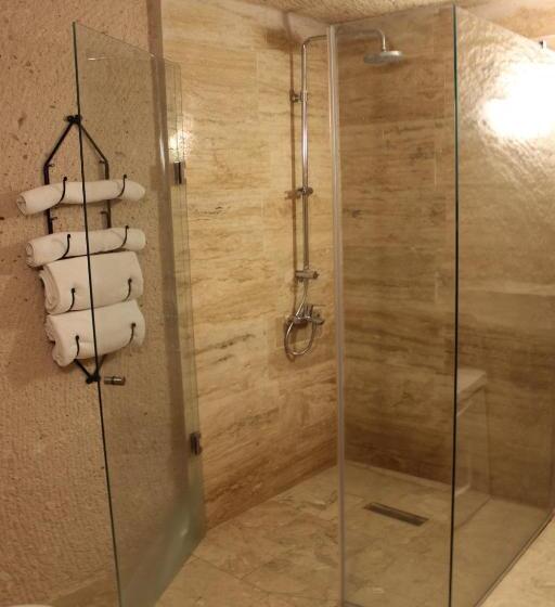 جناح سرير كينج, Helike Cave Suites