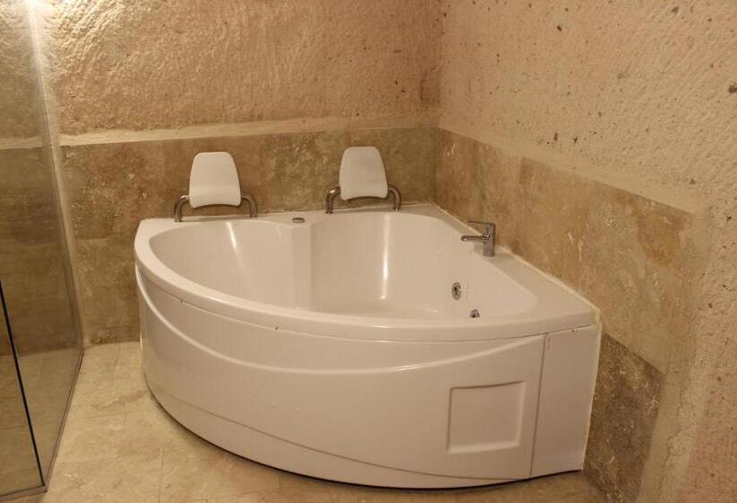 جناح سرير كينج, Helike Cave Suites