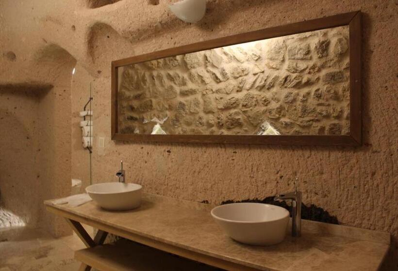 스위트 킹사이즈 침대, Helike Cave Suites