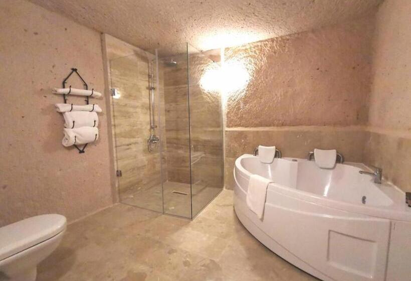 جناح سرير كينج, Helike Cave Suites