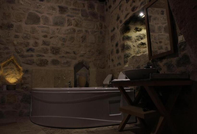 جناح سوبيريور, Helike Cave Suites