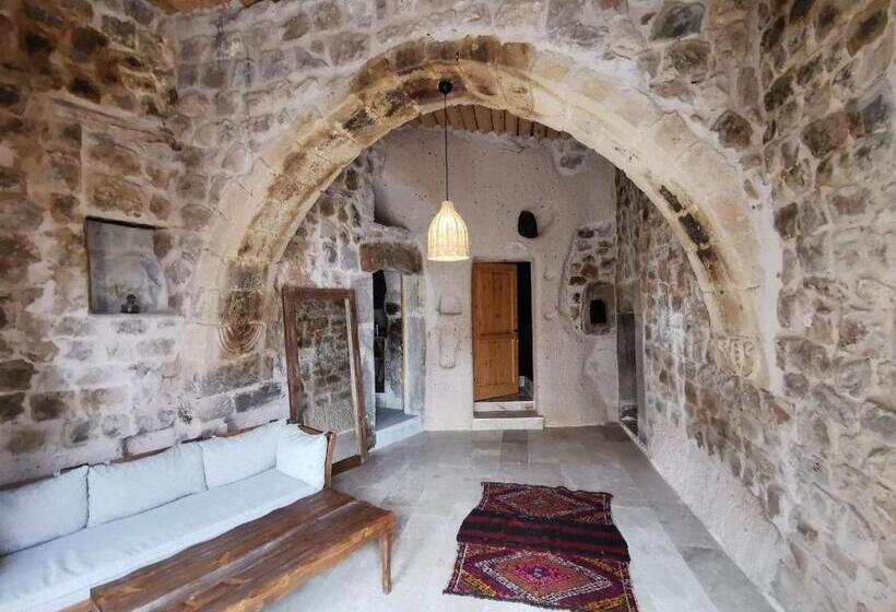 جناح سرير كينج, Helike Cave Suites