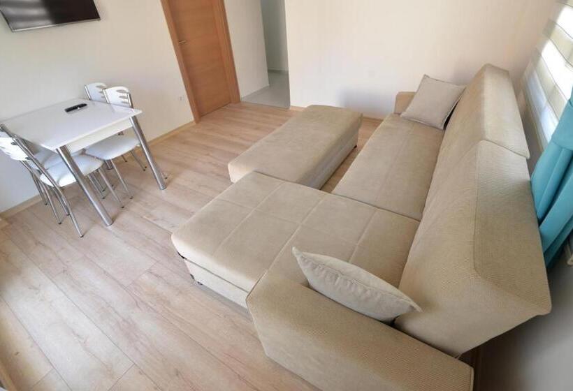 דירה בת חדר שינה 1 עם מרפסת, Arti̇m Apart