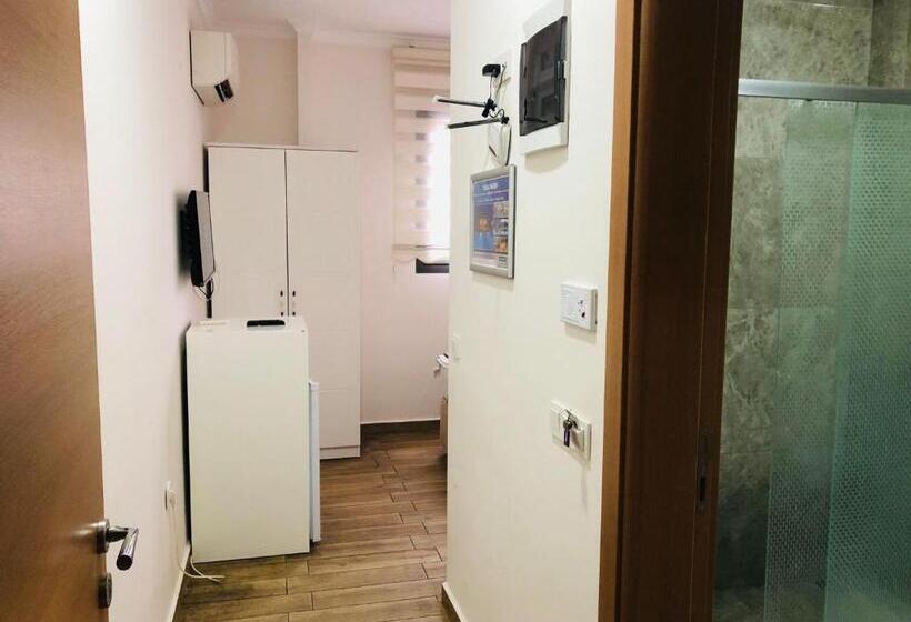 חדר סטודיו סטנדרד, Arti̇m Apart