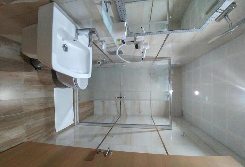 דירת חדר, Arti̇m Apart