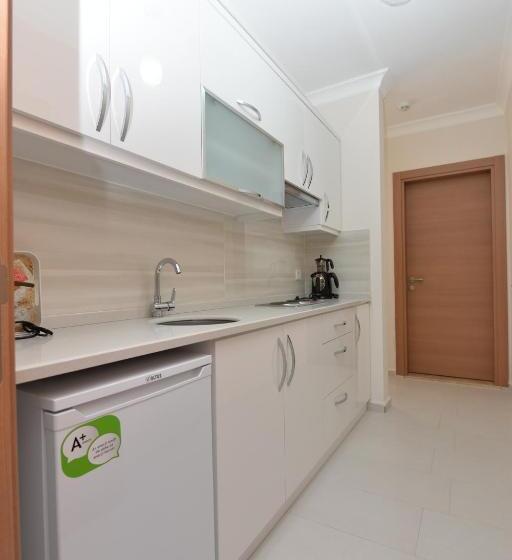 דירה בת חדר שינה 1 עם מרפסת, Arti̇m Apart