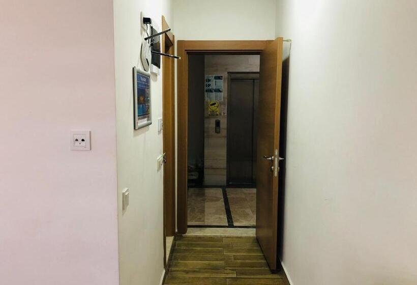 חדר סטודיו סטנדרד, Arti̇m Apart