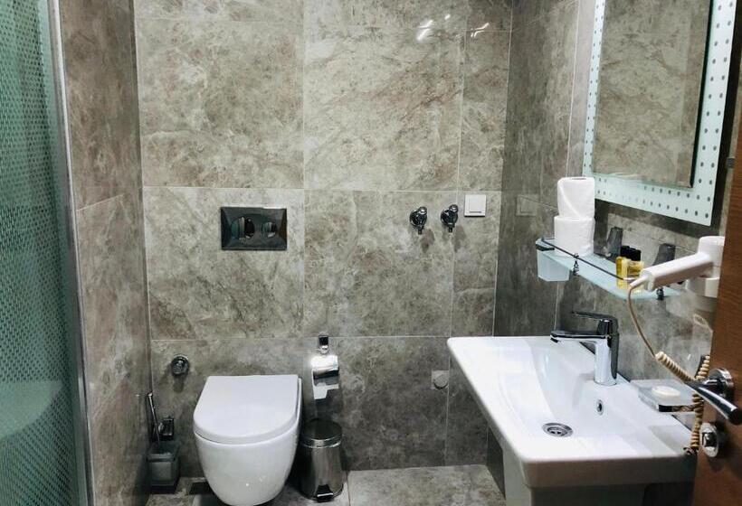 חדר סטודיו סטנדרד, Arti̇m Apart