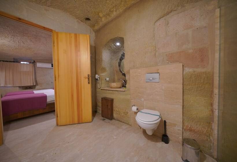 سوییت خانوادگی, Salkım Cave House