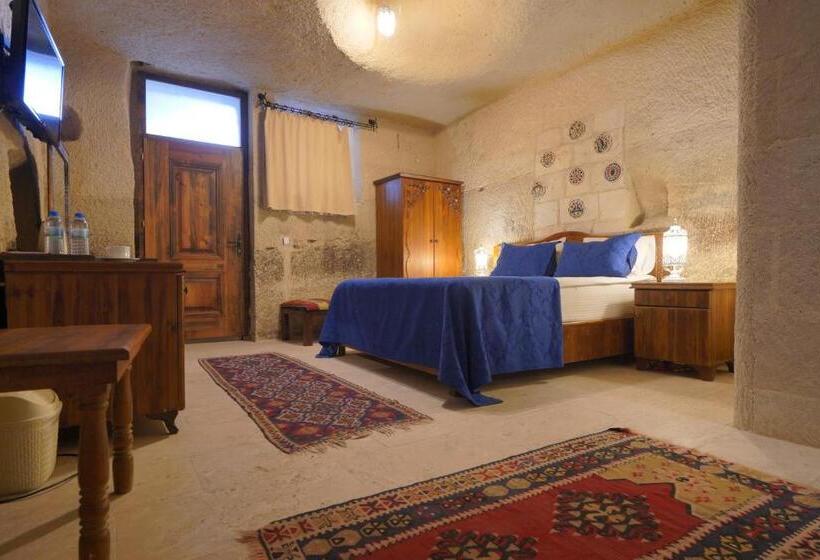 标准三人间, Salkım Cave House