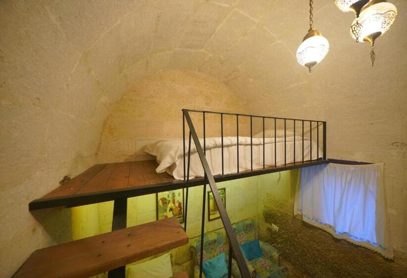 家庭交流房, Salkım Cave House