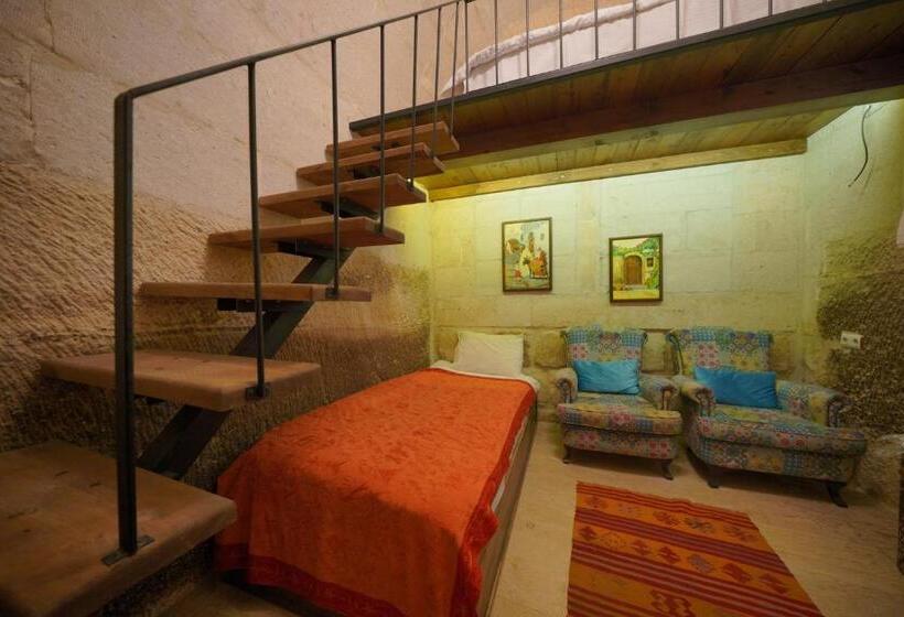 اتاق خانوادگی تودرتو, Salkım Cave House
