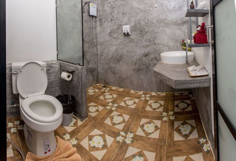 اتاق استاندارد با چشم‌انداز استخر, The Ozo Kohtao