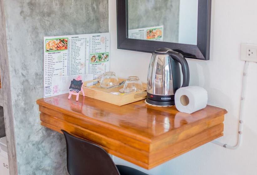 اتاق استاندارد با چشم‌انداز استخر, The Ozo Kohtao