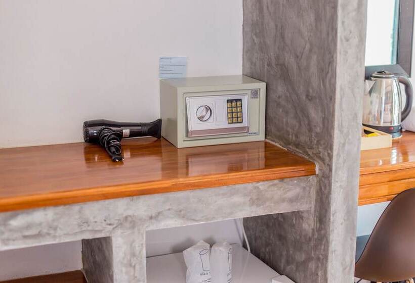 اتاق استاندارد با چشم‌انداز استخر, The Ozo Kohtao