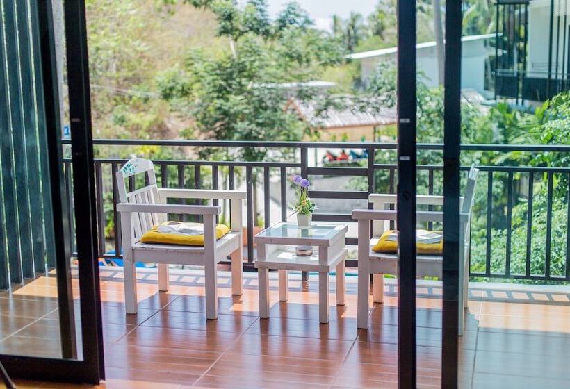 اتاق استاندارد با چشم‌انداز استخر, The Ozo Kohtao