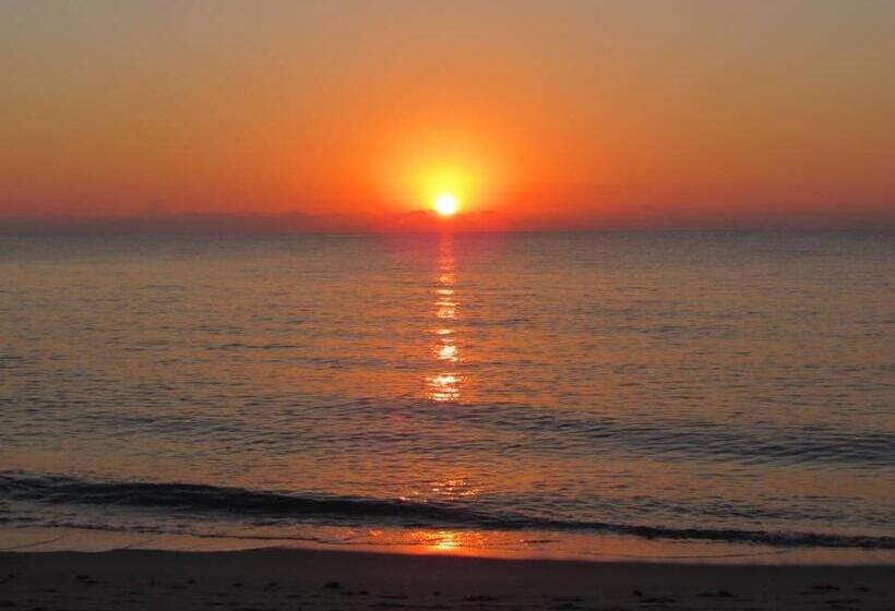 סוויטה משפחתית, Atlantis Motel