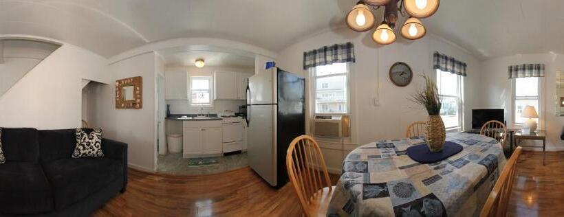 דירת שני חדרים, Atlantis Motel