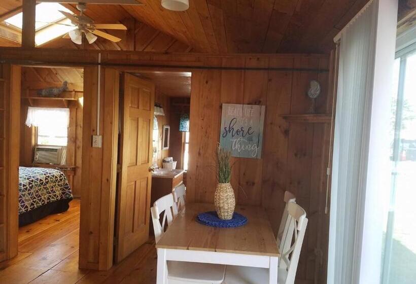 בקתת חדר, Atlantis Motel