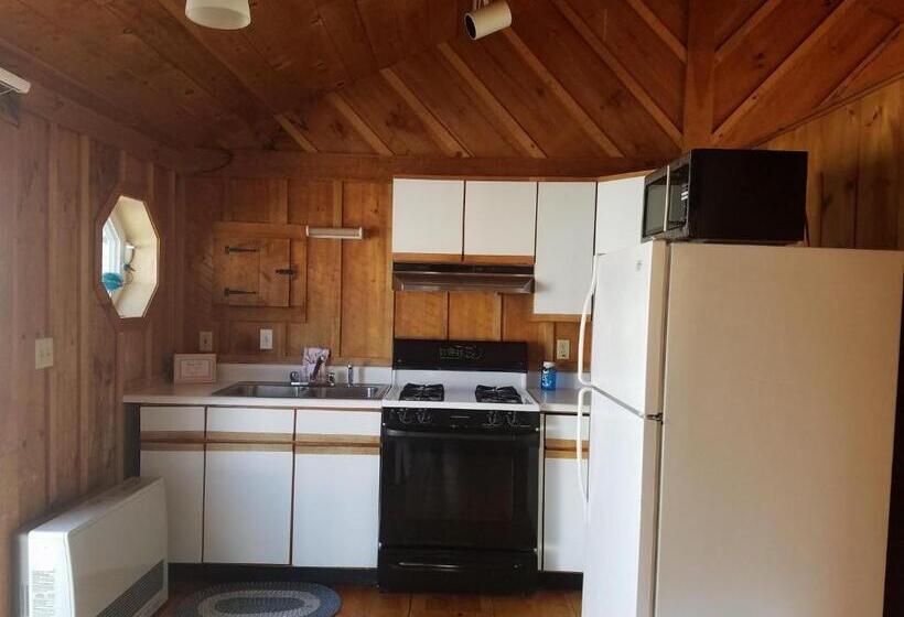 בקתת חדר, Atlantis Motel