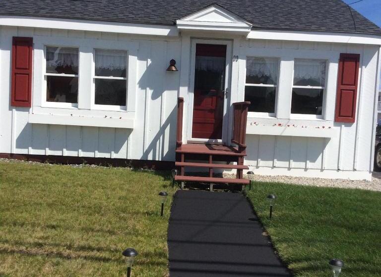 בקתת חדר, Atlantis Motel