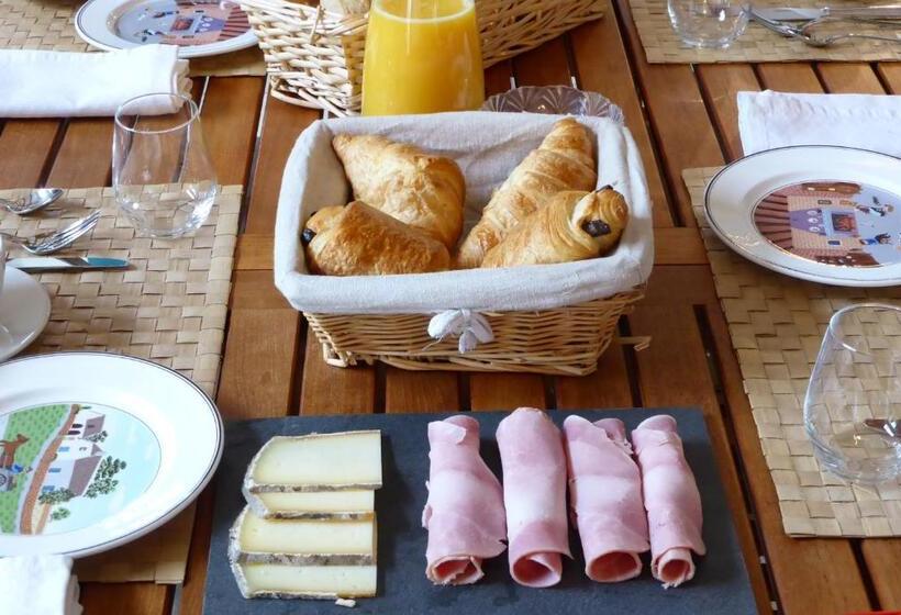 带大床的标准间, Une Chambre à Neuilly Guest House